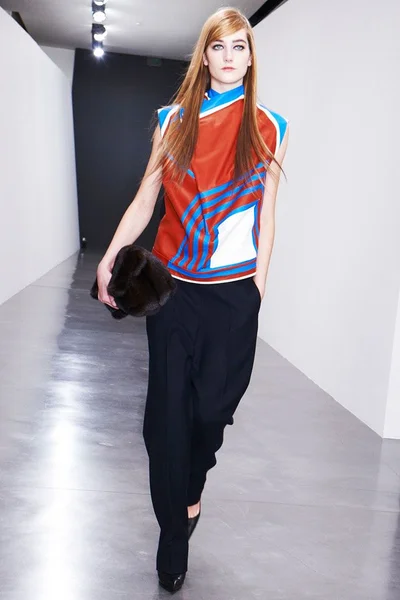 Look 16